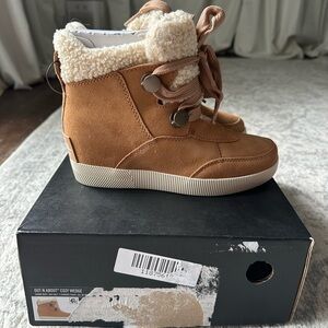 SOREL Out N About Cozy Wedge Boots | Size 6 | NWT